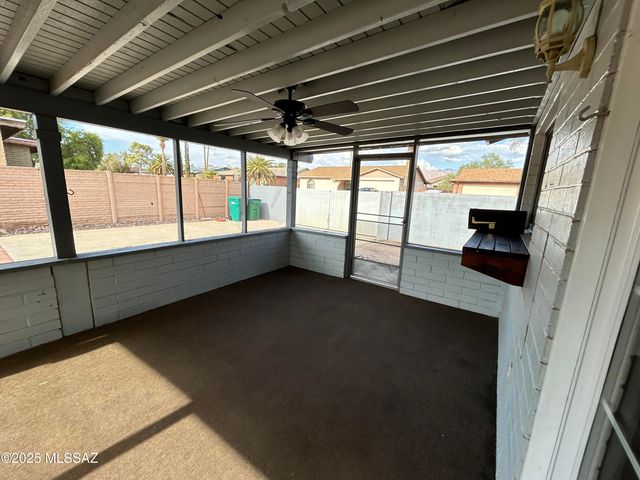 8001 N Firethorn Avenue, Tucson, AZ 85741