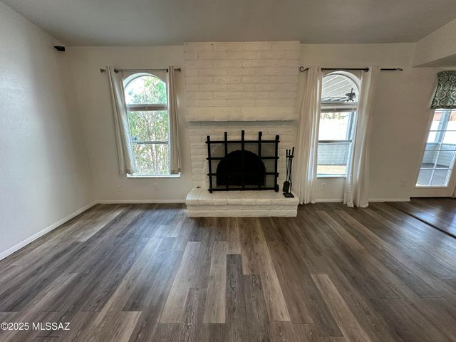 8001 N Firethorn Avenue, Tucson, AZ 85741