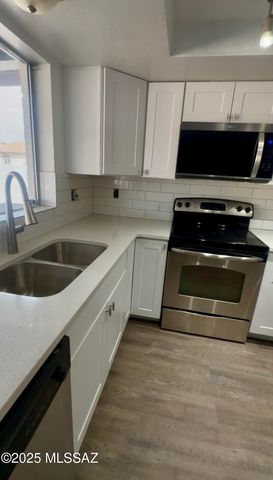 8001 N Firethorn Avenue, Tucson, AZ 85741