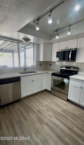 8001 N Firethorn Avenue, Tucson, AZ 85741