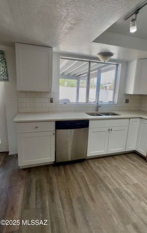 8001 N Firethorn Avenue, Tucson, AZ 85741