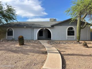 8001 N Firethorn Avenue, Tucson, AZ 85741