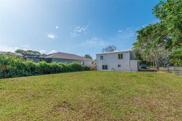 833 E 12TH AVENUE, New Smyrna Beach, FL 32169