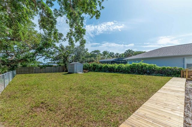 833 E 12TH AVENUE, New Smyrna Beach, FL 32169