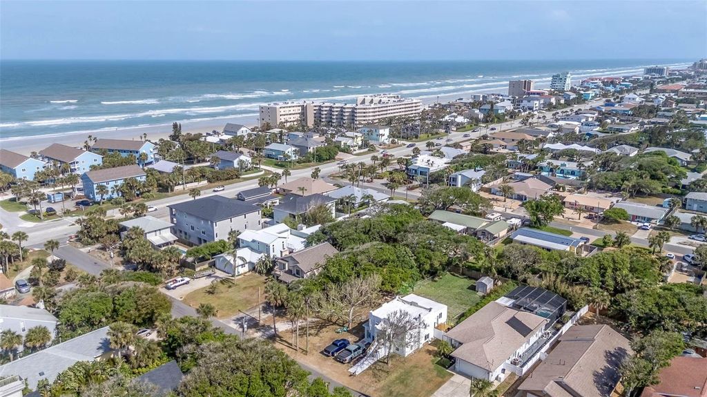 833 E 12TH AVENUE, New Smyrna Beach, FL 32169