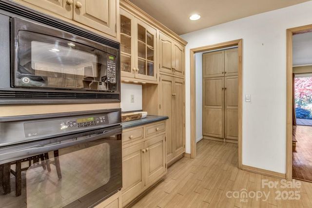 111 Hidden Pond Lane, Asheville, NC 28804