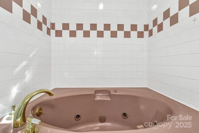 111 Hidden Pond Lane, Asheville, NC 28804