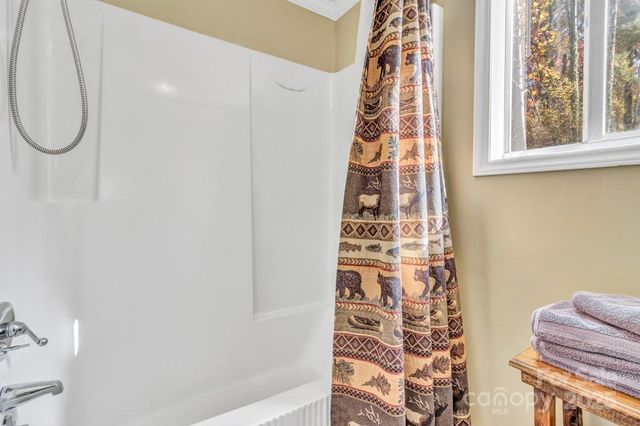 111 Hidden Pond Lane, Asheville, NC 28804