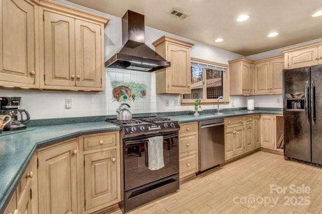 111 Hidden Pond Lane, Asheville, NC 28804