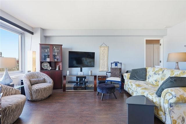 320 Fort Duquesne Blvd 4F, Downtown Pgh, PA 15222