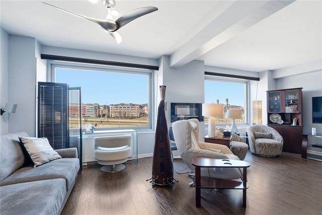 320 Fort Duquesne Blvd 4F, Downtown Pgh, PA 15222