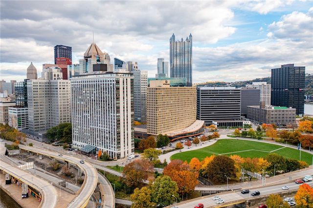 320 Fort Duquesne Blvd 4F, Downtown Pgh, PA 15222