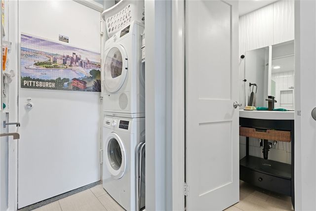 320 Fort Duquesne Blvd 4F, Downtown Pgh, PA 15222