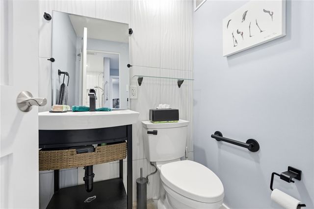 320 Fort Duquesne Blvd 4F, Downtown Pgh, PA 15222