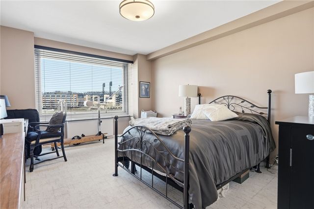 320 Fort Duquesne Blvd 4F, Downtown Pgh, PA 15222