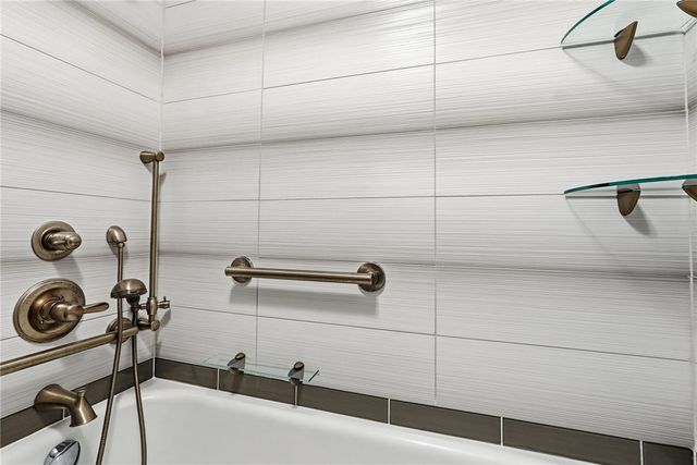 320 Fort Duquesne Blvd 4F, Downtown Pgh, PA 15222