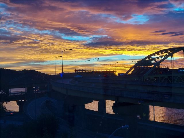 320 Fort Duquesne Blvd 4F, Downtown Pgh, PA 15222