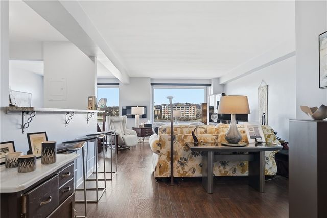 320 Fort Duquesne Blvd 4F, Downtown Pgh, PA 15222