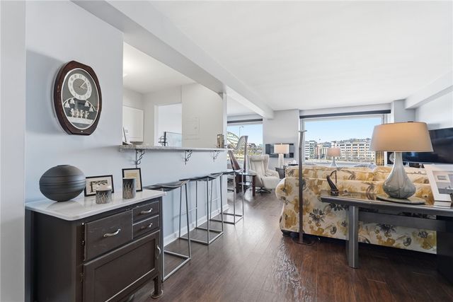 320 Fort Duquesne Blvd 4F, Downtown Pgh, PA 15222