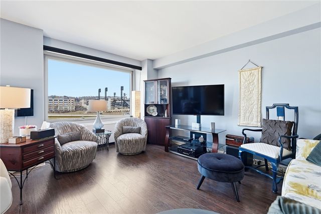 320 Fort Duquesne Blvd 4F, Downtown Pgh, PA 15222