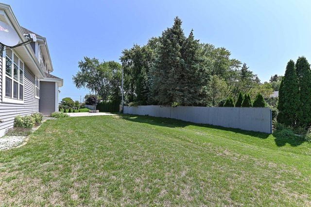 1515 E Maple View DRIVE, Oak Creek, WI 53154