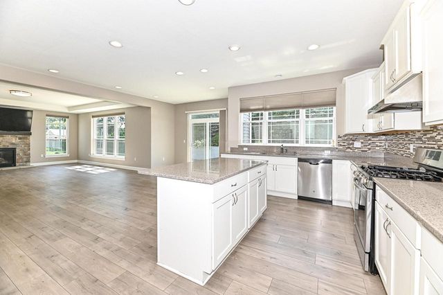 1515 E Maple View DRIVE, Oak Creek, WI 53154