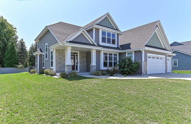 1515 E Maple View DRIVE, Oak Creek, WI 53154