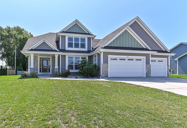 1515 E Maple View DRIVE, Oak Creek, WI 53154