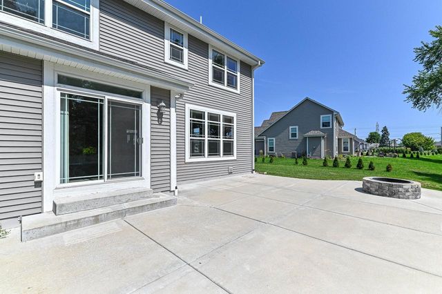 1515 E Maple View DRIVE, Oak Creek, WI 53154