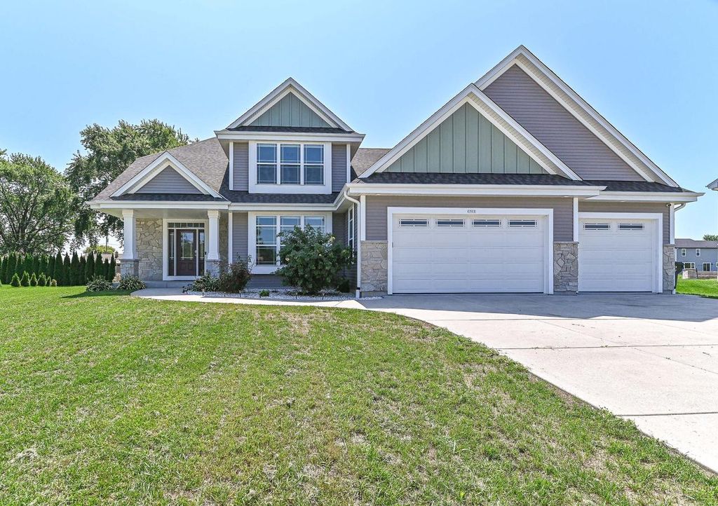 1515 E Maple View DRIVE, Oak Creek, WI 53154