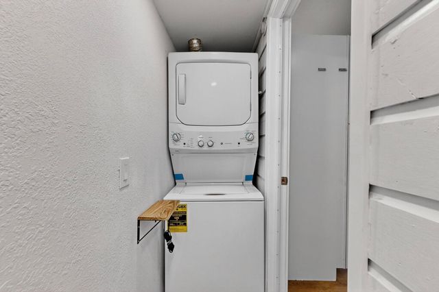 4214 Falls Drive, Dallas, TX 75211