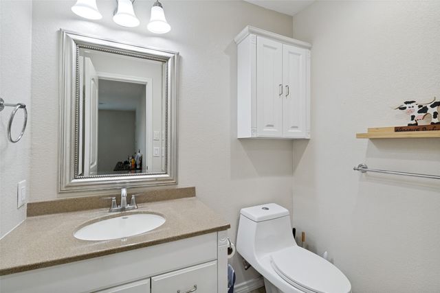 5832 Sandhurst Lane B, Dallas, TX 75206