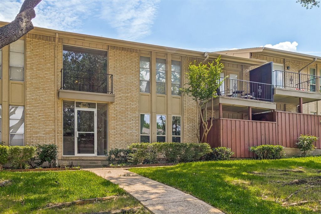 5832 Sandhurst Lane B, Dallas, TX 75206