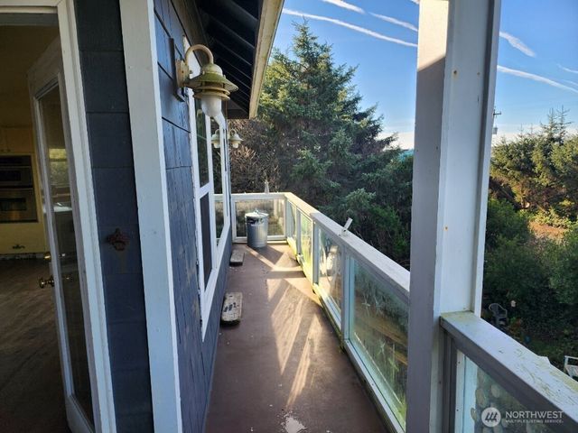 126 Sand Dune Avenue NW, Ocean Shores, WA 98569