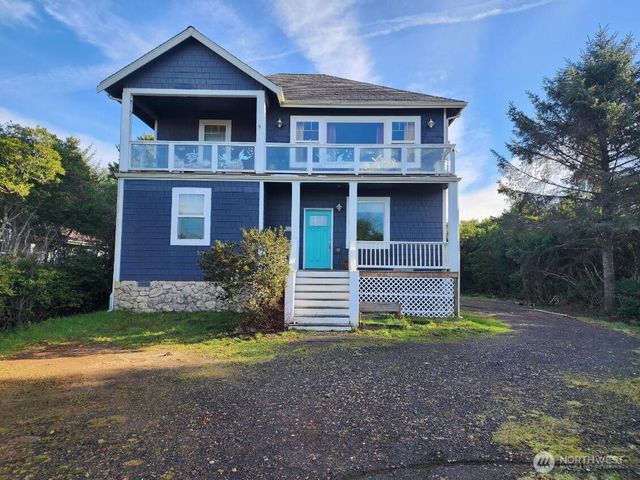 126 Sand Dune Avenue NW, Ocean Shores, WA 98569