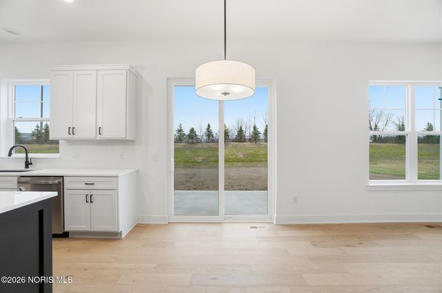 140 Barton Creek Drive, Perrysburg, OH 43551