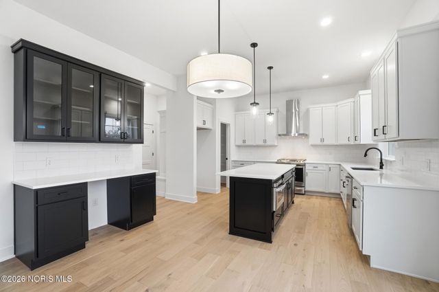 140 Barton Creek Drive, Perrysburg, OH 43551