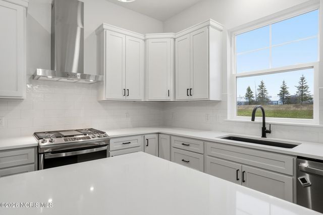 140 Barton Creek Drive, Perrysburg, OH 43551