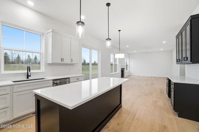 140 Barton Creek Drive, Perrysburg, OH 43551