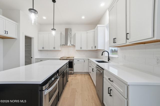 140 Barton Creek Drive, Perrysburg, OH 43551