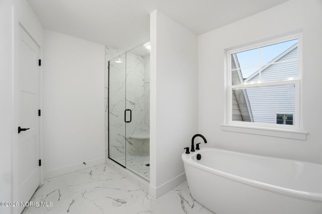 140 Barton Creek Drive, Perrysburg, OH 43551