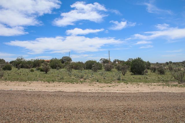 2 Taluca Court, Edgewood, NM 87015