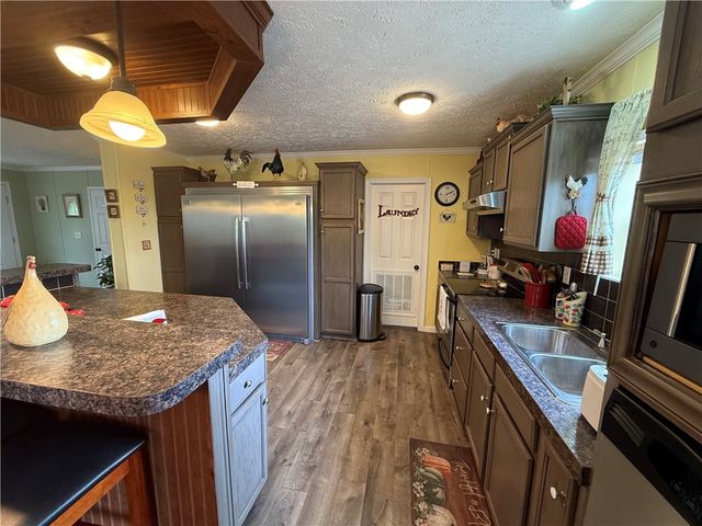 1 Suntop Lane, Holiday Island, AR 72631