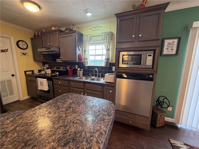 1 Suntop Lane, Holiday Island, AR 72631