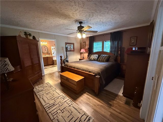 1 Suntop Lane, Holiday Island, AR 72631