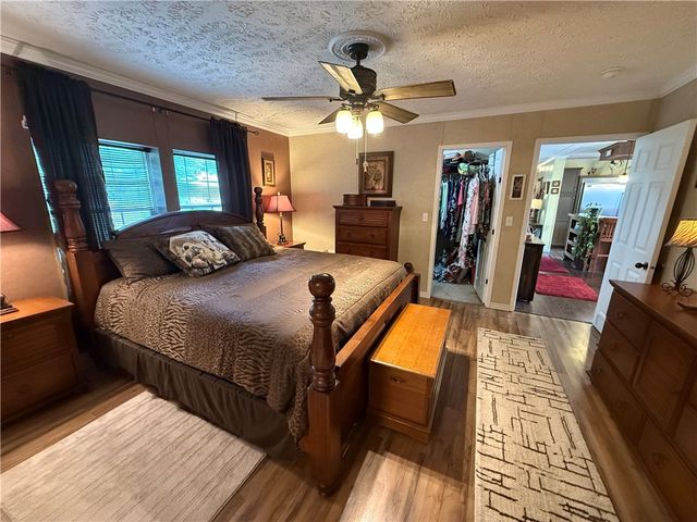 1 Suntop Lane, Holiday Island, AR 72631