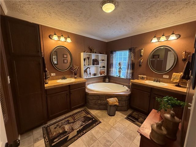 1 Suntop Lane, Holiday Island, AR 72631