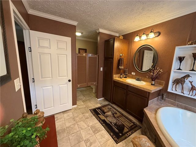 1 Suntop Lane, Holiday Island, AR 72631