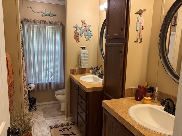 1 Suntop Lane, Holiday Island, AR 72631