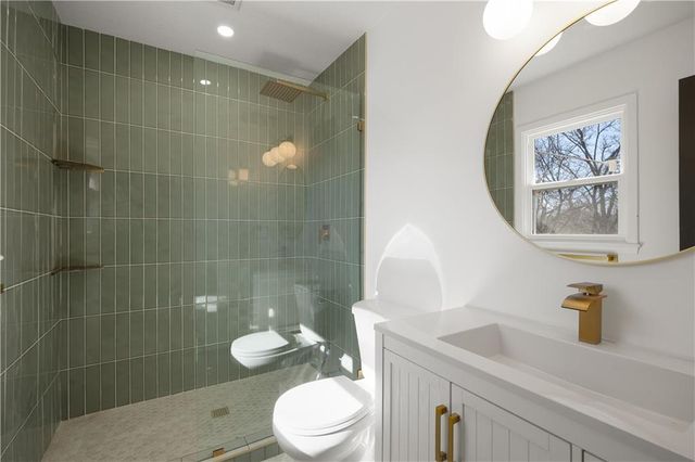 9211 W 76th Street, Overland Park, KS 66204